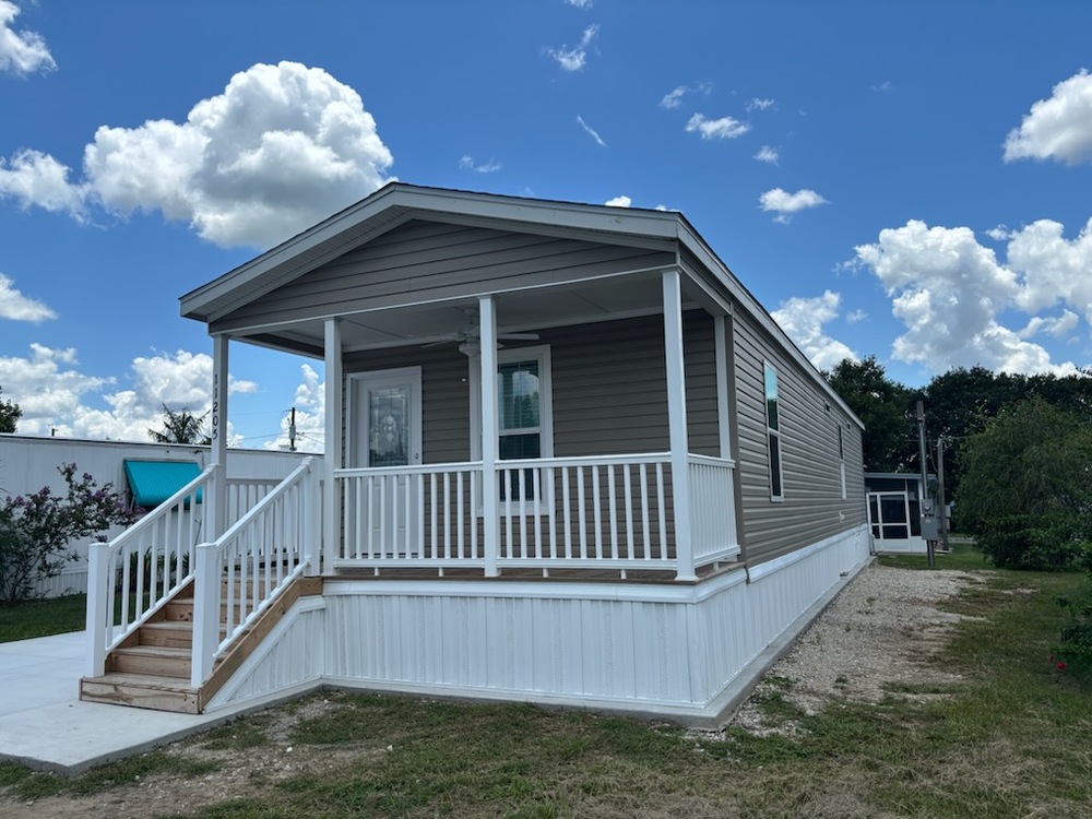 2025 Champion Mobile Home for Rent - single wide - in Dade City, FL - photo 2 of 7