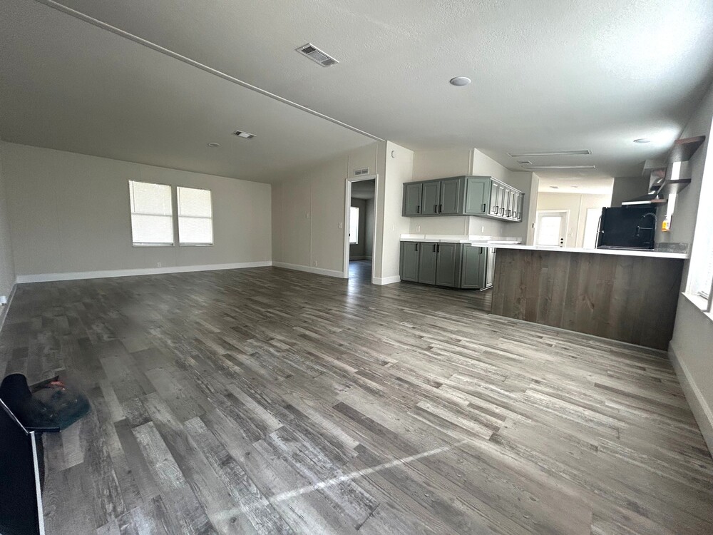 2003 Homes Of Merit Mobile Home for Sale - double wide - in Davenport, FL - photo 2 of 12