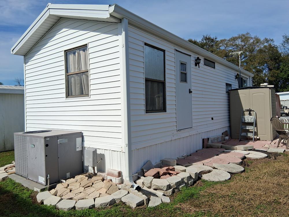 1988 Sunh Mobile Home for Sale - park model - in Dade City, FL - photo 2 of 9