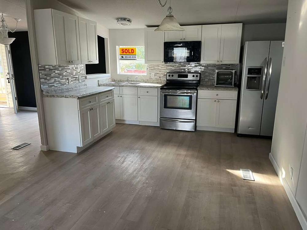 1995 Mobile Home for Sale - double wide - in Orlando, FL - photo 3 of 12