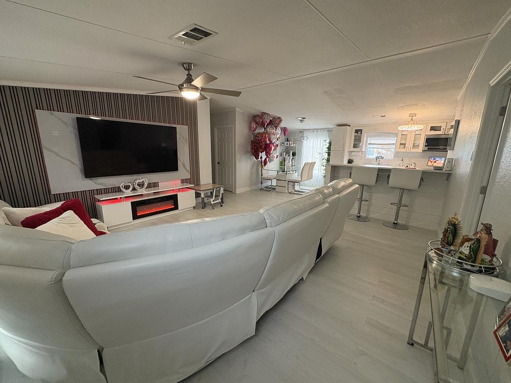 2000 Skyline Mobile Home for Sale - double wide - in Davenport, FL - photo 2 of 12