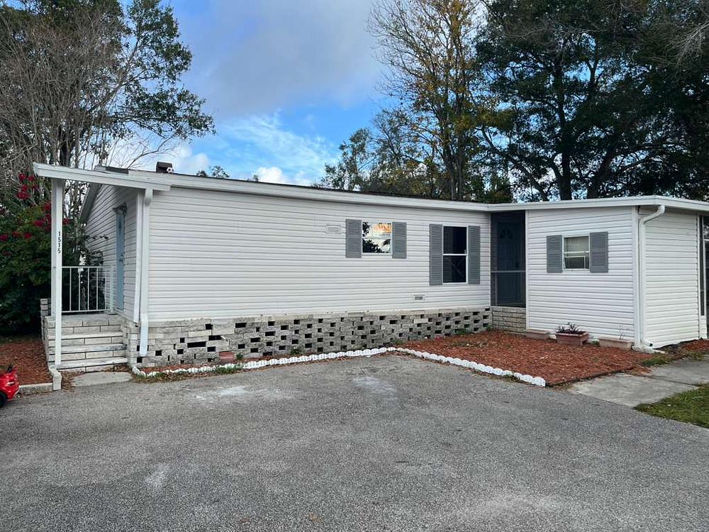 1995 Mobile Home for Sale — 1 / 12