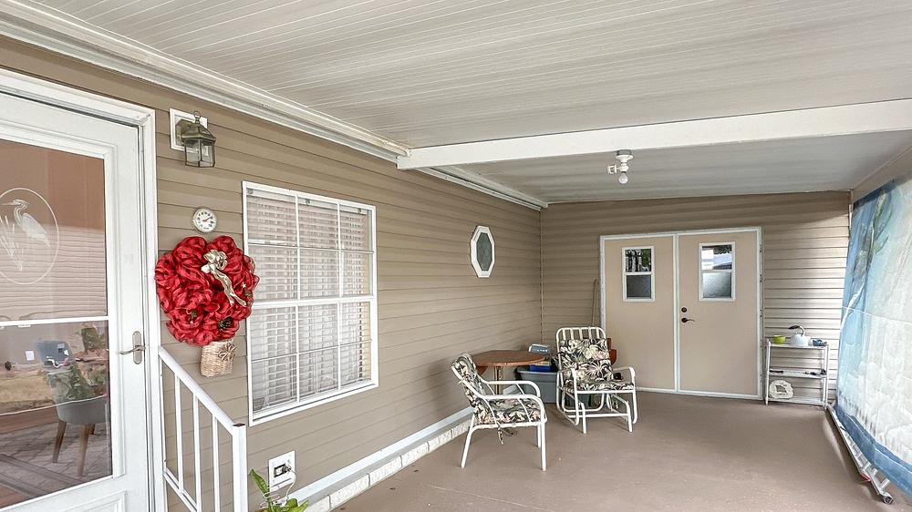 2000 Skyline Mobile Home for Sale - double wide - in Lady Lake, FL - photo 2 of 12