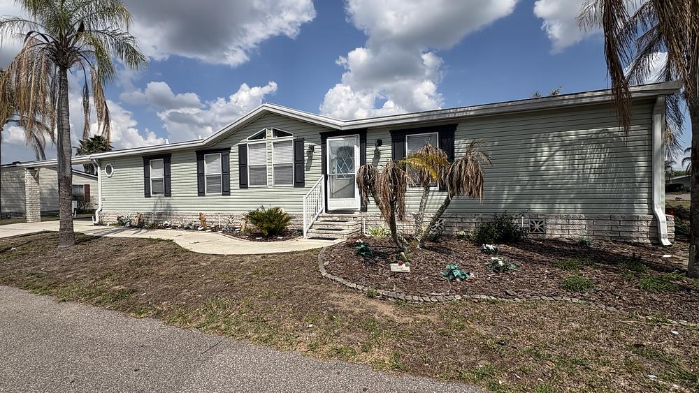 2001 Skyline Mobile Home for Sale — 1 / 12