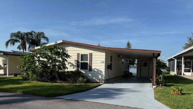 1986 Homes Of Merit Mobile Home for Sale — 1 / 12