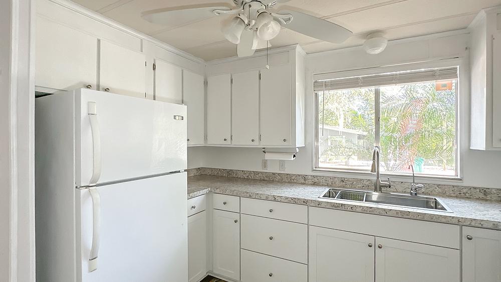 1983 Palm Harbor Mobile Home for Sale - single wide - in Lady Lake, FL - photo 5 of 12