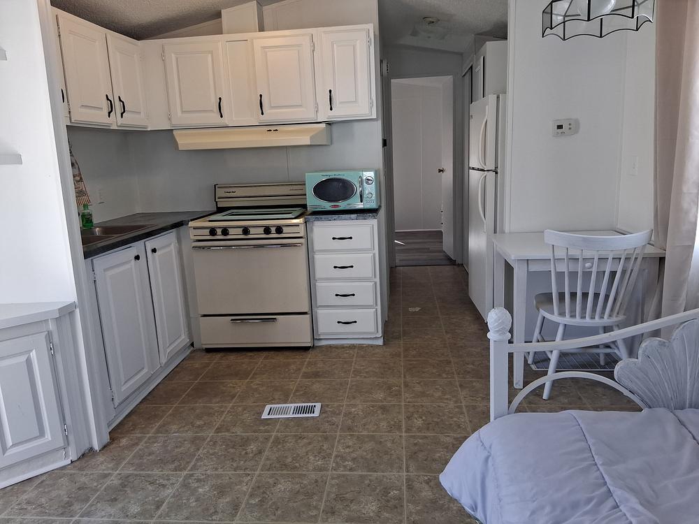 1988 Sunh Mobile Home for Sale - park model - in Dade City, FL - photo 4 of 9