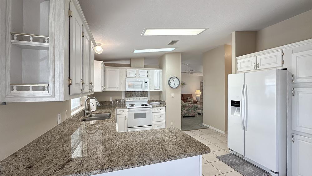 1997 Skyline Mobile Home for Sale - double wide - in Lady Lake, FL - photo 8 of 12