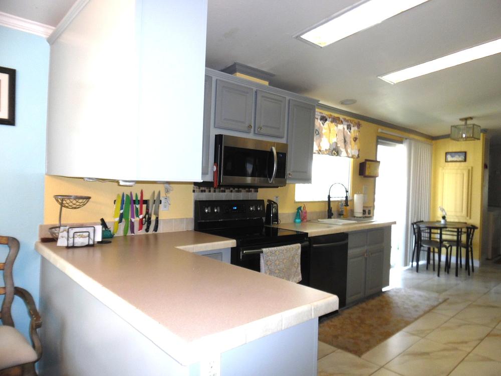 2006 Homes Of Merit Mobile Home for Sale - triple wide - in Davenport, FL - photo 7 of 12