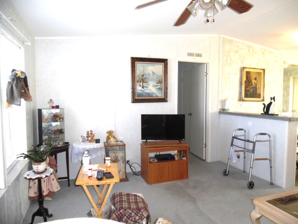 2003 Homes Of Merit Mobile Home for Sale - single wide - in Davenport, FL - photo 4 of 12