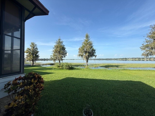 1986 Homes Of Merit Mobile Home for Sale - single wide - in Auburndale, FL - photo 2 of 12