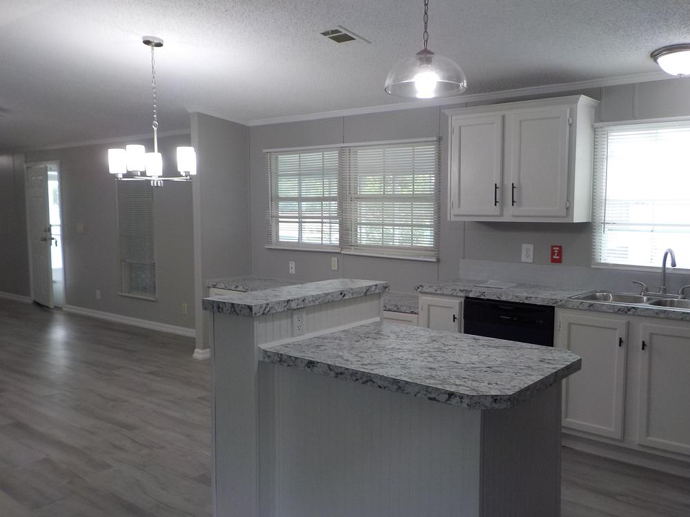 2002 Hbos Mfg Lp Mobile Home for Sale - double wide - in San Antonio, TX - photo 5 of 12