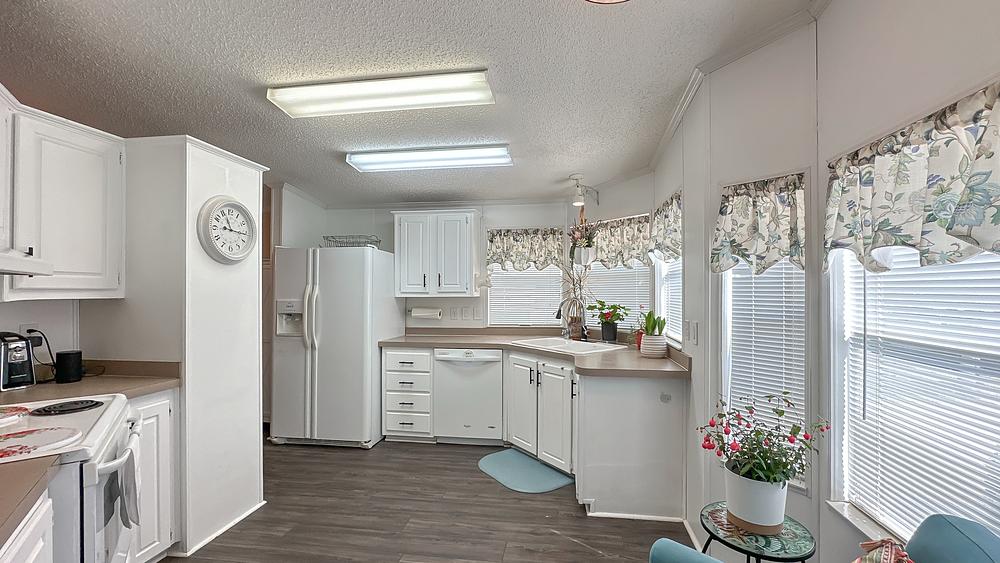 1994 Chan Mobile Home for Sale - single wide - in Lady Lake, FL - photo 5 of 12