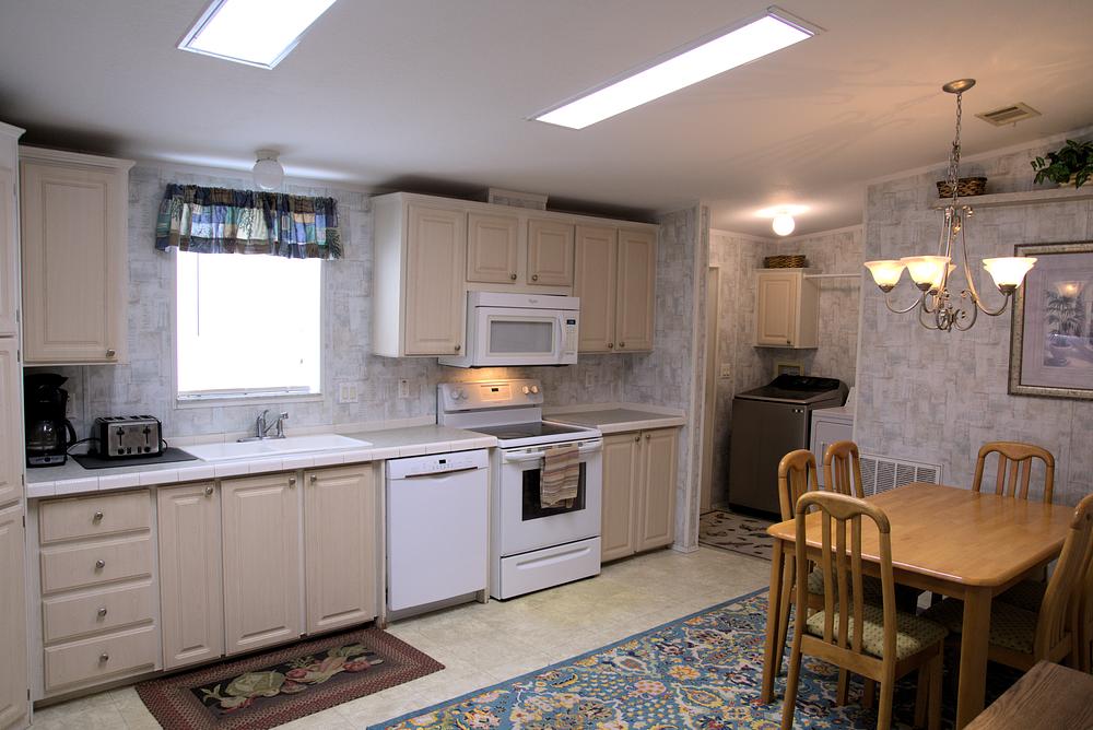 2004 Hmmt Mobile Home for Sale - double wide - in Davenport, FL - photo 6 of 12