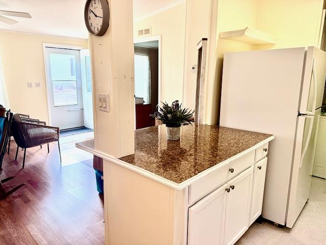 2005 Homes Of Merit Mobile Home for Sale - single wide - in Davenport, FL - photo 7 of 12