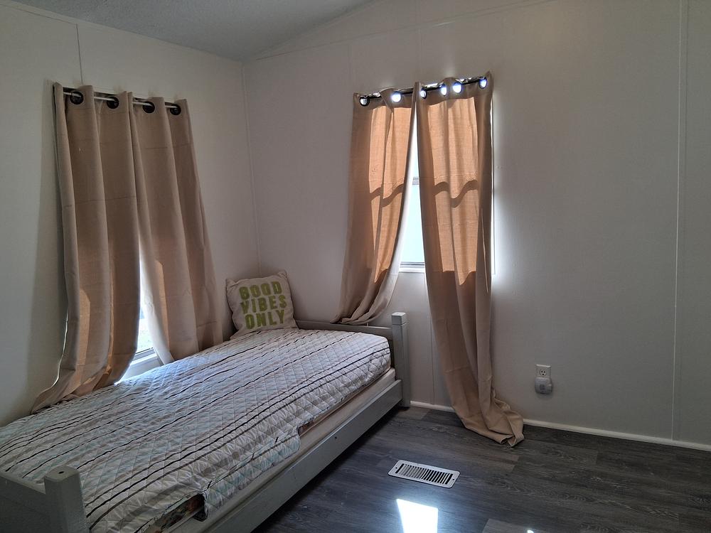 1988 Sunh Mobile Home for Sale - park model - in Dade City, FL - photo 6 of 9