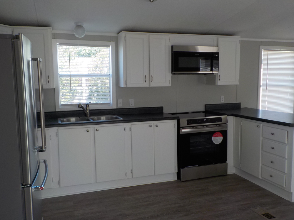 1998 Palm Harbor Mobile Home for Sale - double wide - in San Antonio, TX - photo 5 of 12