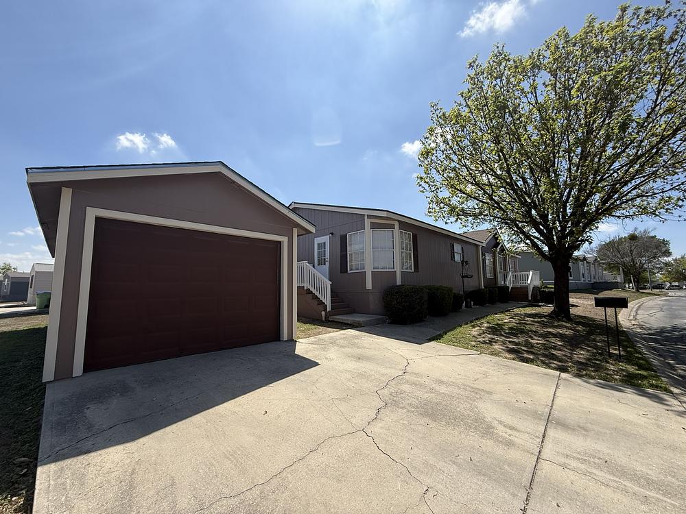 2001 Redman Mobile Home for Sale - double wide - in San Antonio, TX - photo 2 of 12