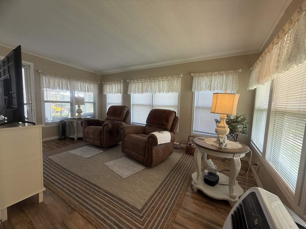 1999 Skyl Mobile Home for Sale - double wide - in Auburndale, FL - photo 8 of 12