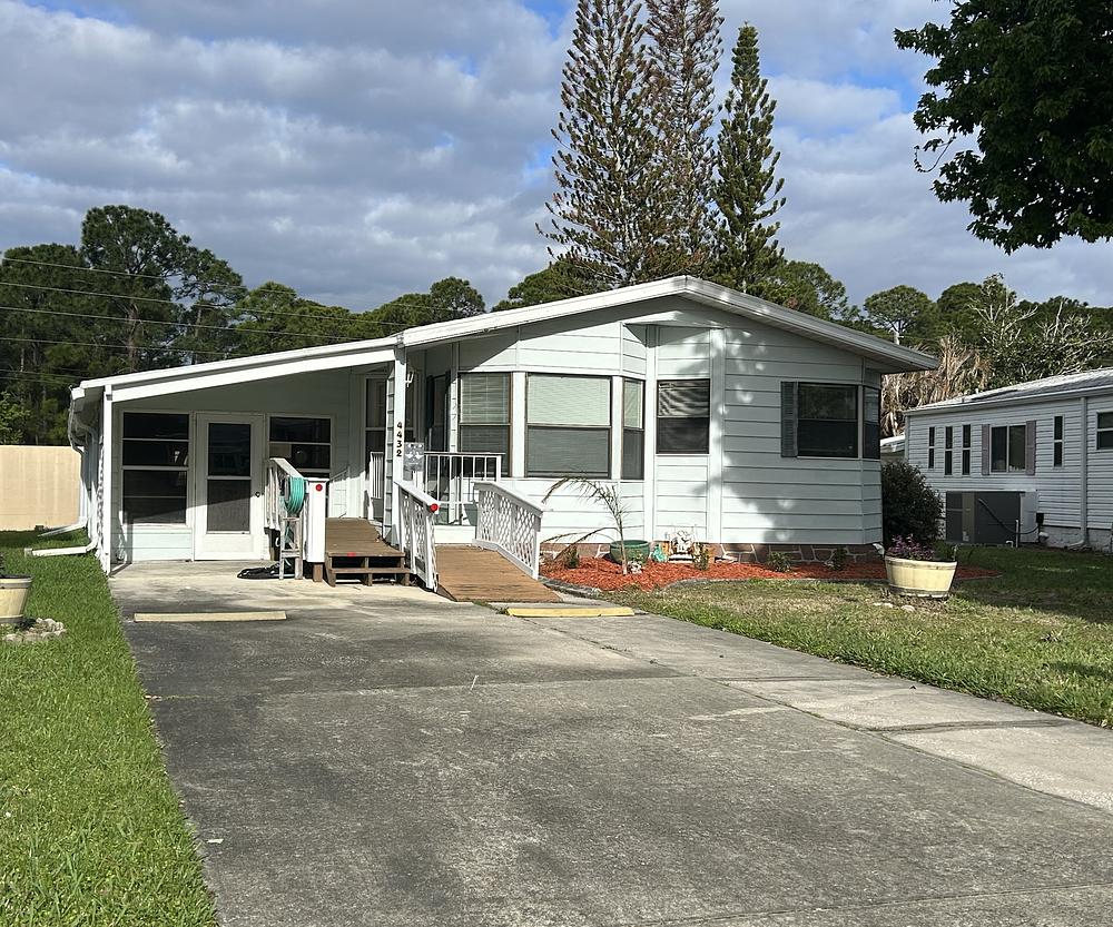1994 Nobility Mobile Home for Sale - single wide - in Merritt Island, FL - photo 11 of 12