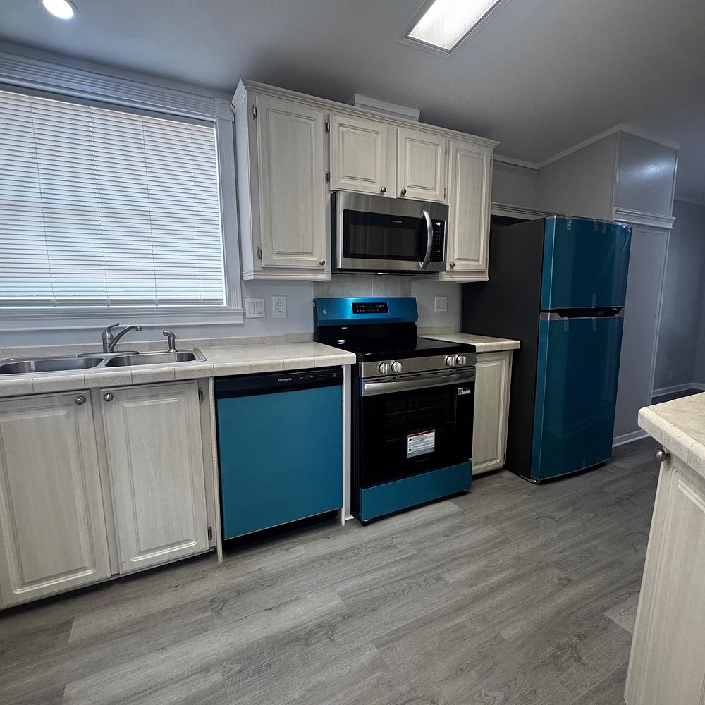 2004 Homes Of Merit Mobile Home for Sale - double wide - in Davenport, FL - photo 5 of 12