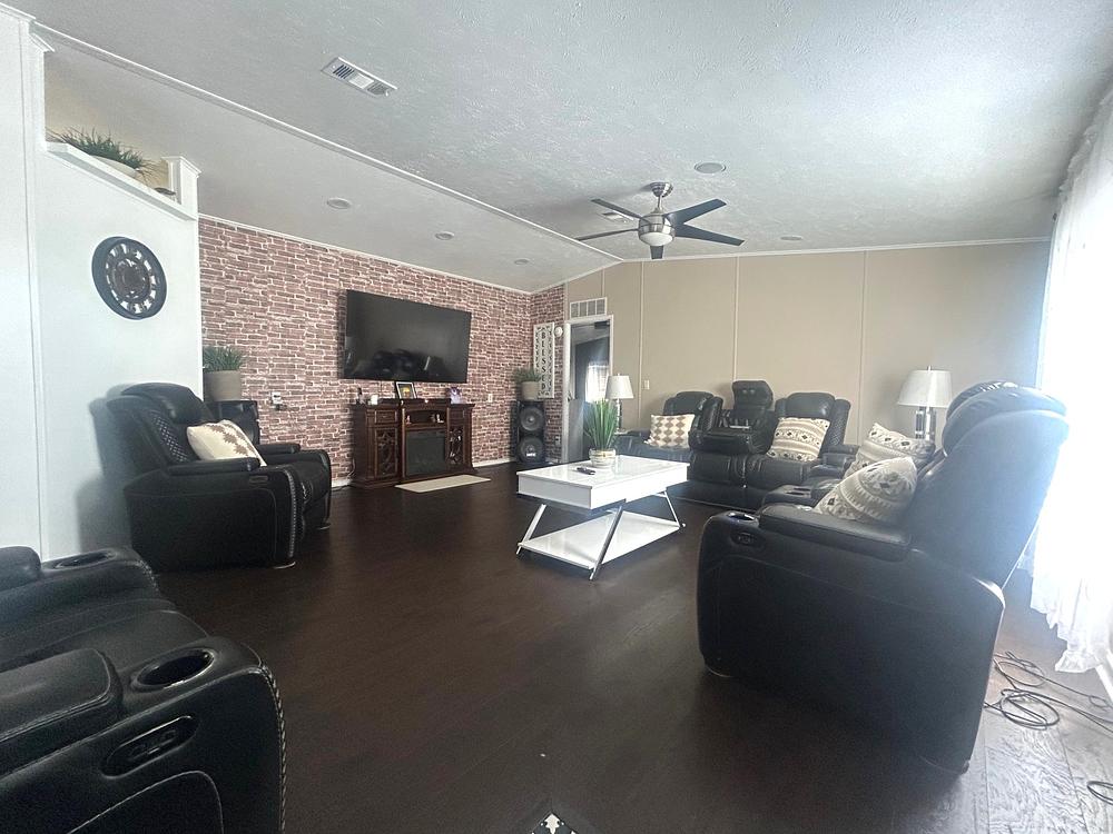 2001 Skyline Mobile Home for Sale - double wide - in Davenport, FL - photo 2 of 12