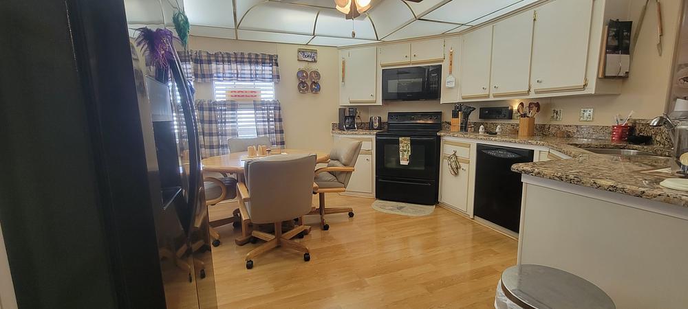 1992 Glen Mobile Home for Sale - double wide - in Orlando, FL - photo 5 of 12