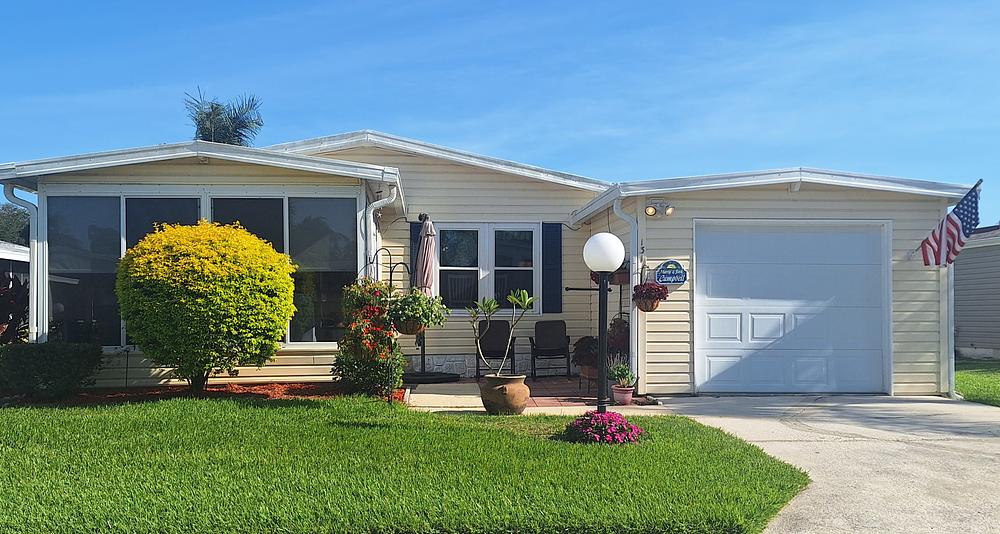 1989 Homes Of Merit Mobile Home for Sale — 1 / 12