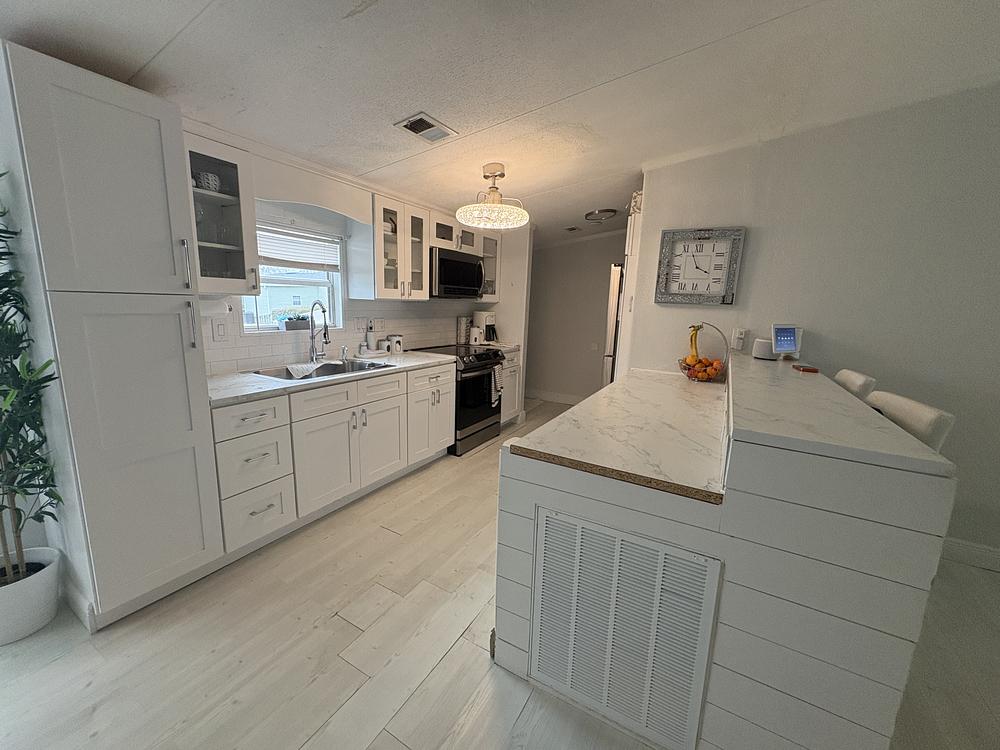 2000 Skyline Mobile Home for Sale - double wide - in Davenport, FL - photo 6 of 12