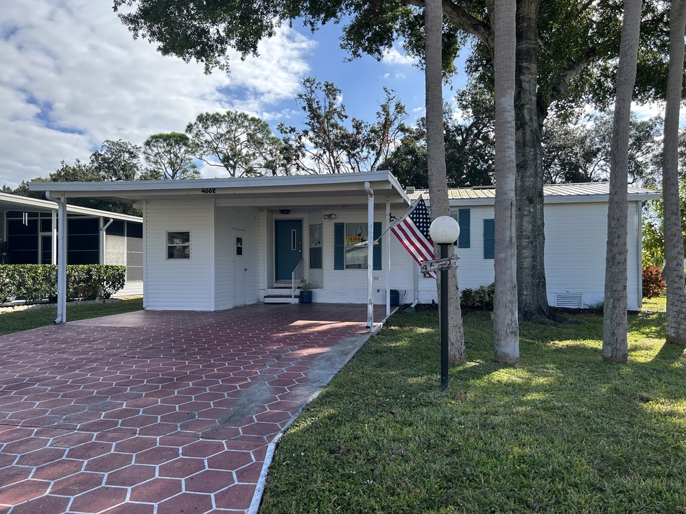 1994 Homes Of Merit Mobile Home for Sale — 1 / 12