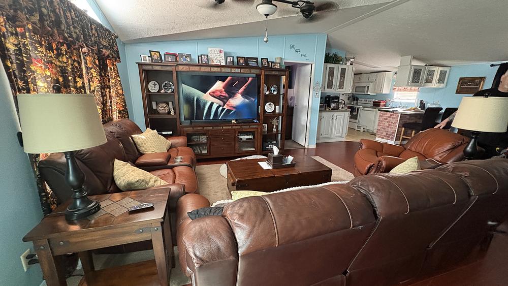 2001 Skyline Mobile Home for Sale - double wide - in Davenport, FL - photo 3 of 12