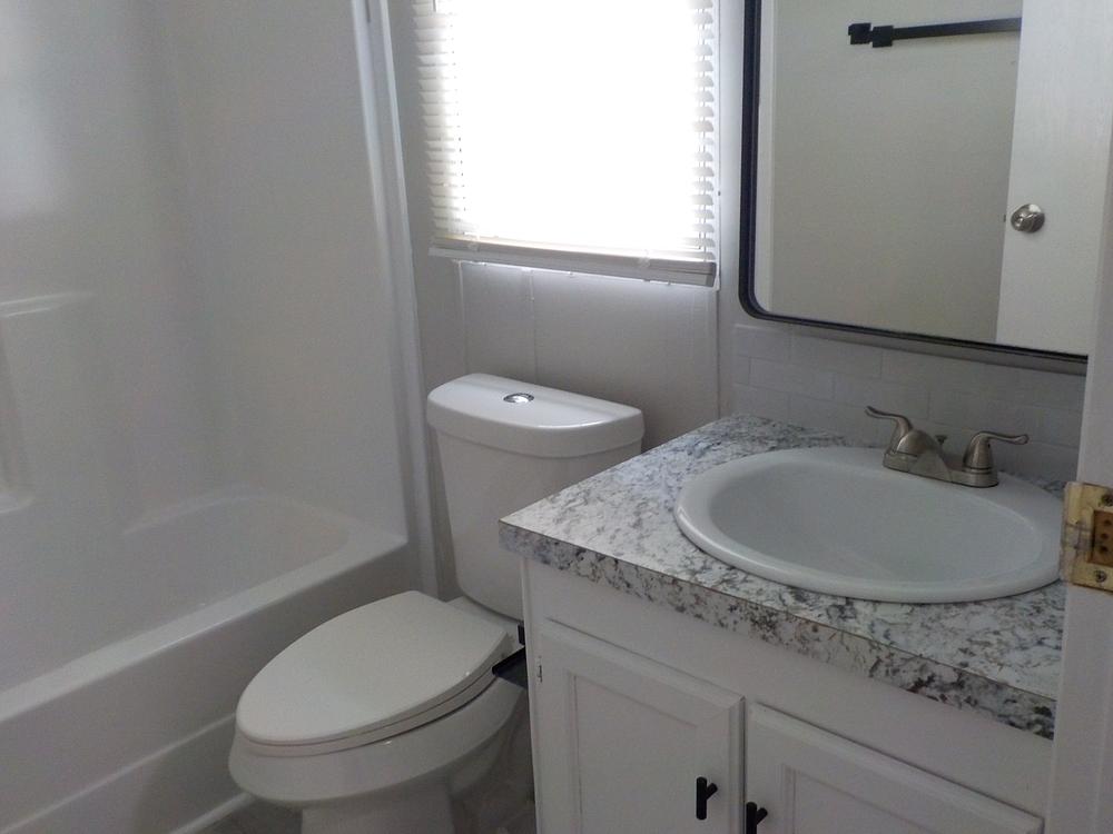 2002 Hbos Mfg Lp Mobile Home for Sale - double wide - in San Antonio, TX - photo 8 of 12
