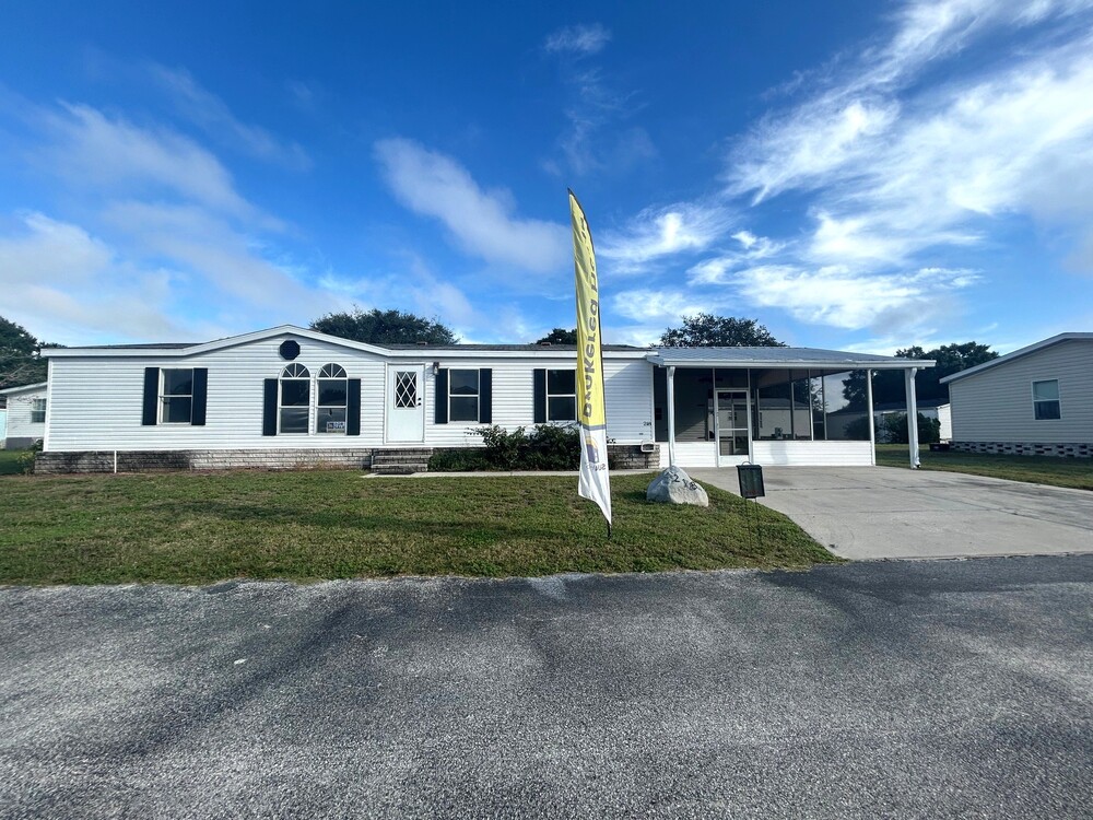 2001 Skyl Mobile Home for Sale — 1 / 12