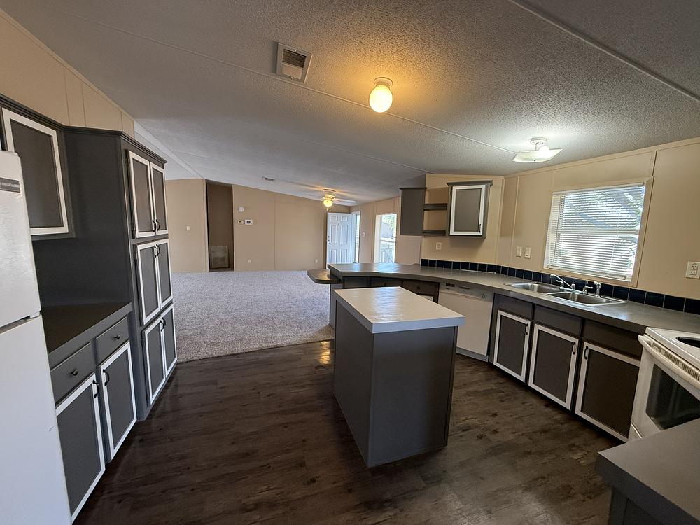 2001 Redman Mobile Home for Sale - double wide - in San Antonio, TX - photo 4 of 12