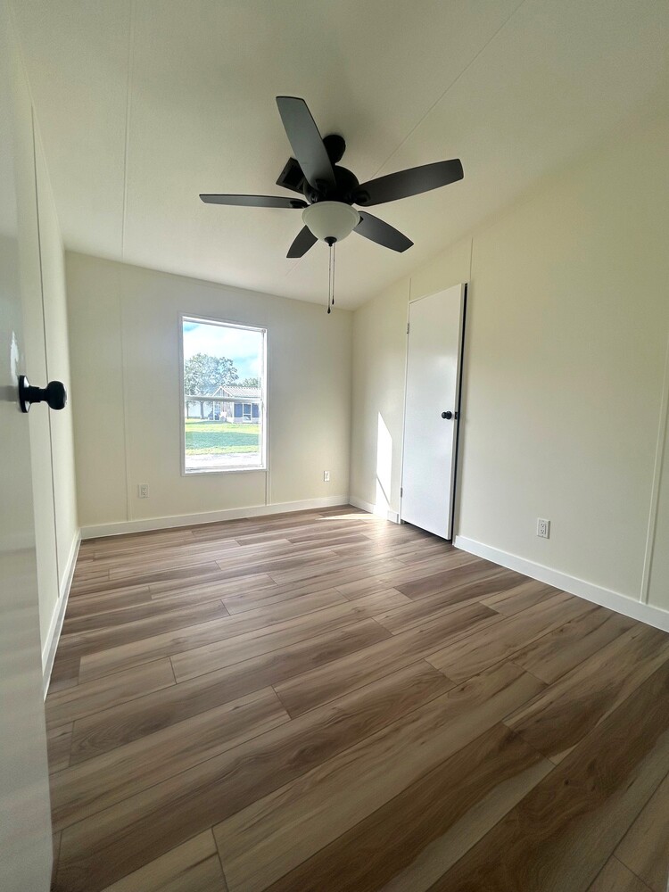 2001 Skyl Mobile Home for Sale - single wide - in Davenport, FL - photo 8 of 12