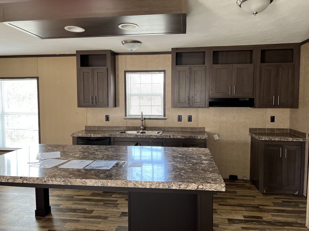 2016 Southern Energy Excellent Condition 2016 Southern Energy 28x68 4/2 for Sale - double wide - in Von Ormy, TX - photo 2 of 12