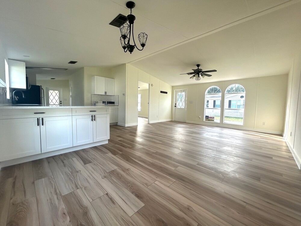 2001 Skyl Mobile Home for Sale - single wide - in Davenport, FL - photo 5 of 12