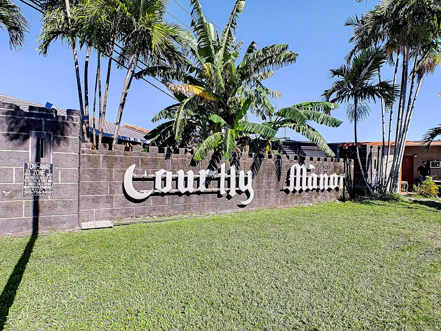 Courtly Manor