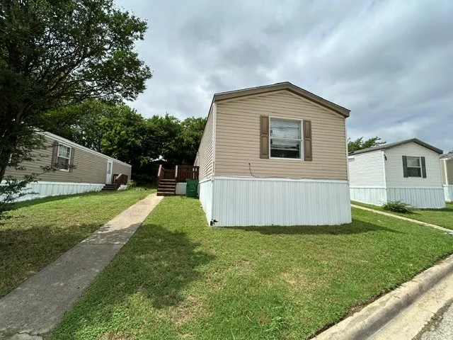 5020 Shoreline Circle W #29 — 1 / 6