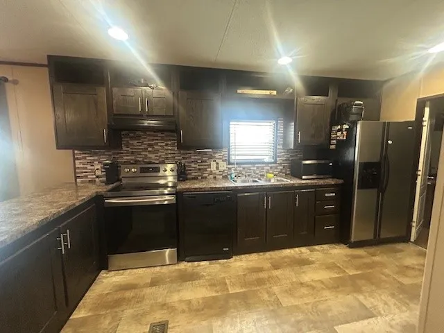 5600 Shoreline Circle S #33 - single wide - in Fort Worth, TX - photo 4 of 8